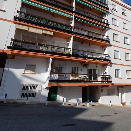 Piso Con Terraza Muy Cercano A La Playa