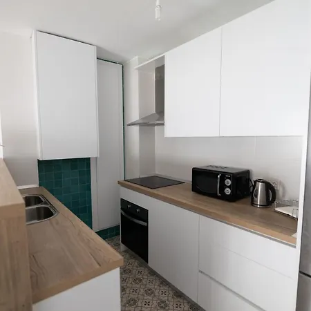 Piso Con Terraza Muy Cercano A La Playa Apartamento